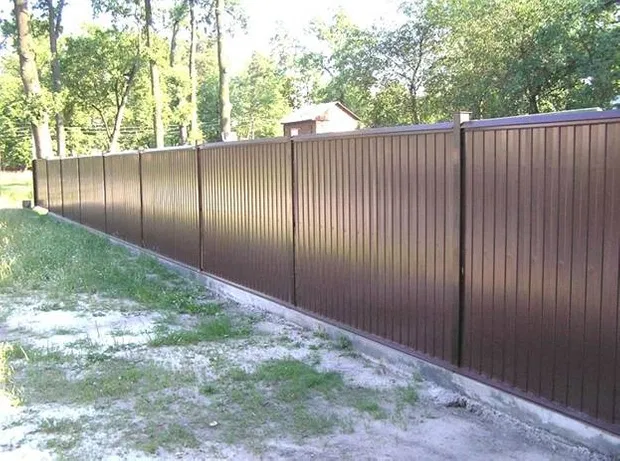 Забор из профнастила толщина 0,4мм цинк+полимер